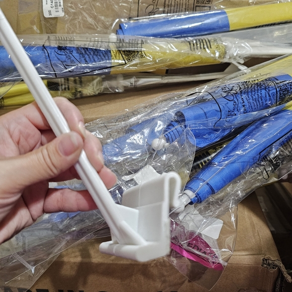 Ukrainian Car Flag For Window Clip Pole Support Stand with Ukraine House - Picture 8 of 10